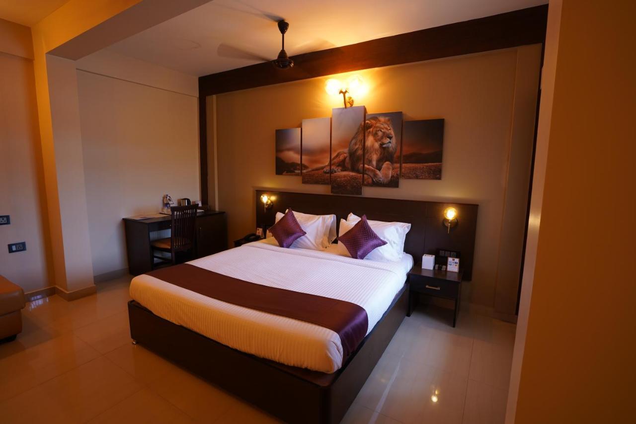 Hotel Neyyar Residency Neyyattinkara Exterior foto